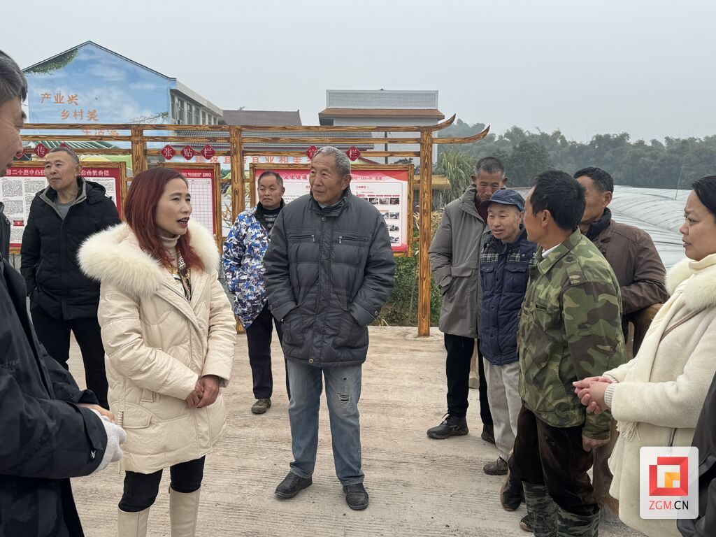 院壩上的“宣講會(huì)”.jpg