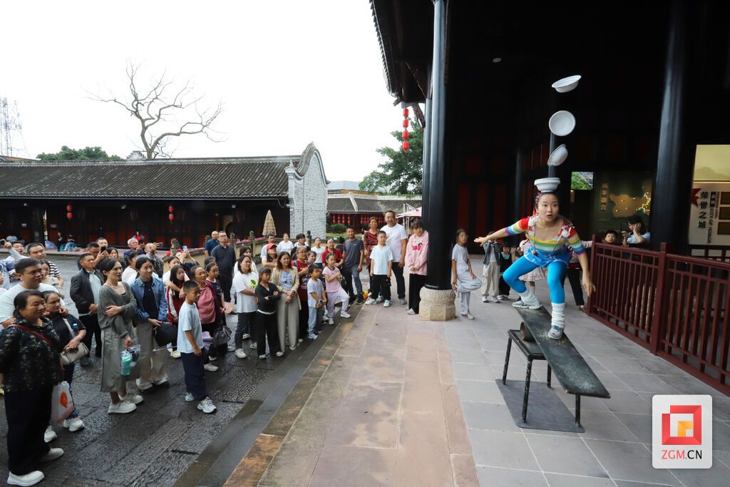 非遗国风翘碗表演.JPG