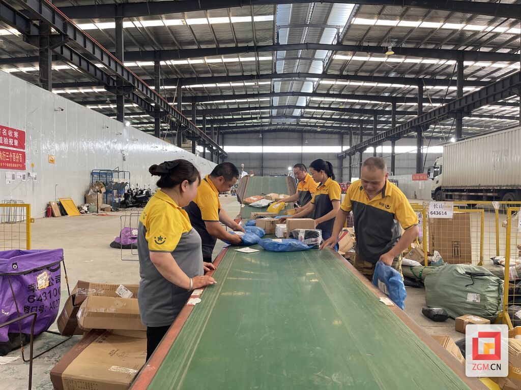 2張希勇教職工高效高質(zhì)量分揀快件方法.JPG