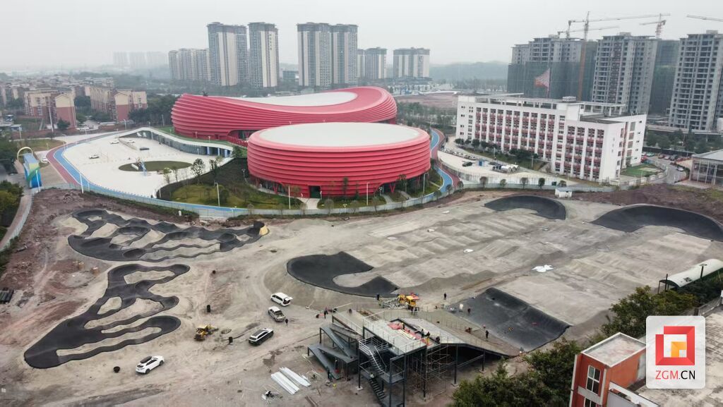 建设中的小轮车竞速赛道和泵道训练基地.jpg