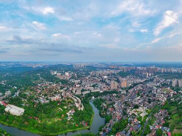 【图赏盐都】天池山鸟瞰：旭水碧带间 青瓦对高楼