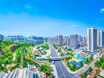  【图赏盐都】登高见美景！绿意与都市撞个满怀