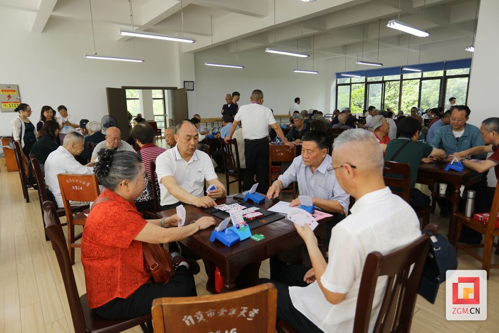 桥牌比赛现场 记者 罗祥瑞 摄.jpg