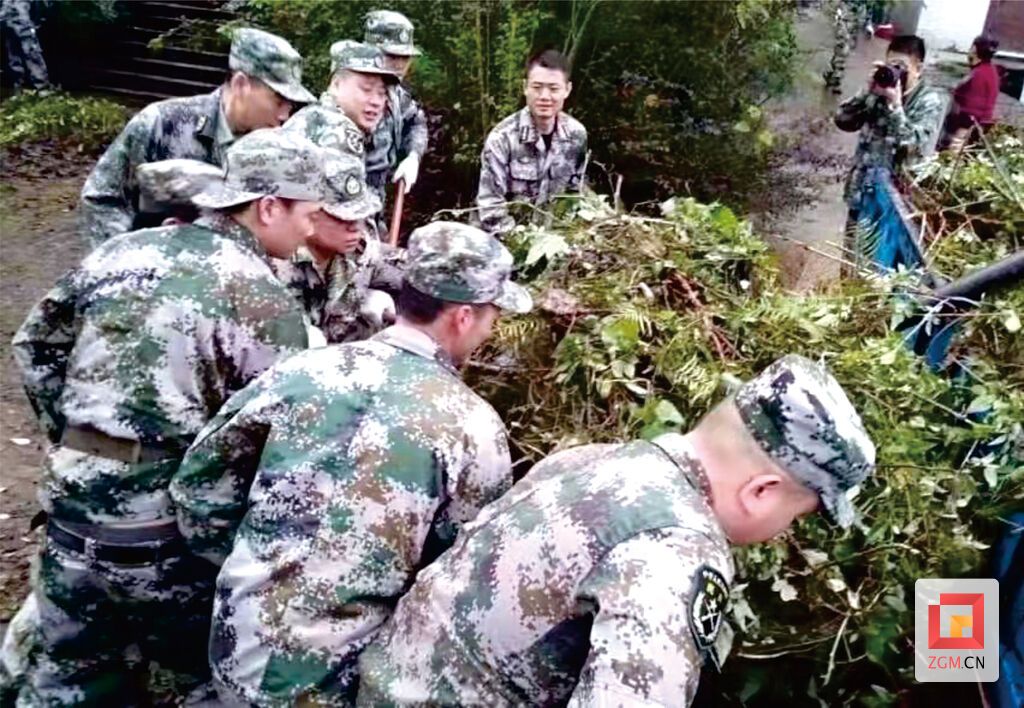 5軍民聯(lián)手整治改善環(huán)境面貌,。芭蕉沖社區(qū)黨委供圖.jpg