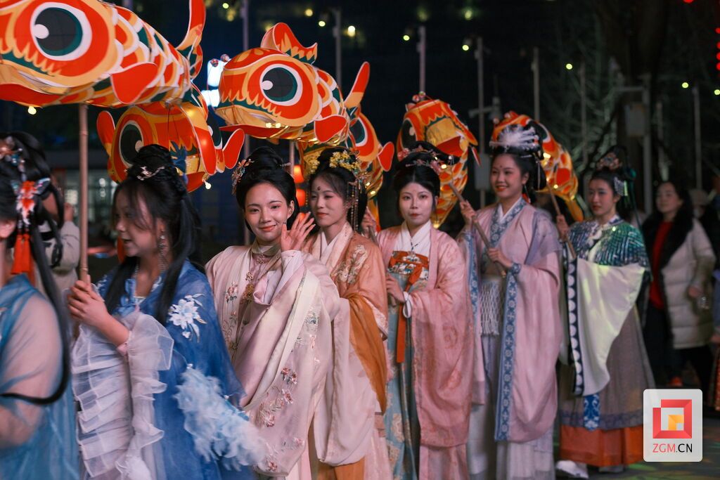 漢服提燈巡游.jpg