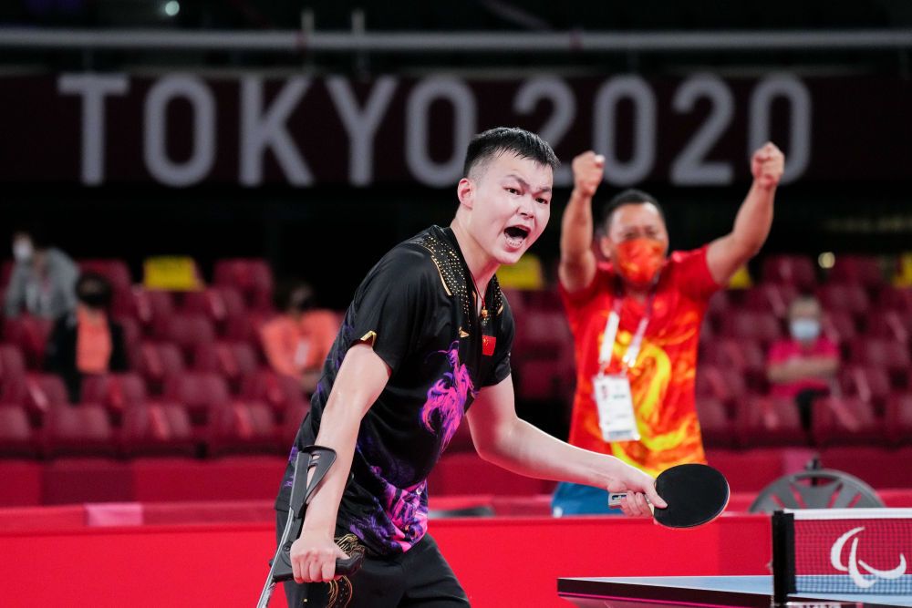 8月29日，闫硕在比赛中庆祝。新华社记者朱炜摄