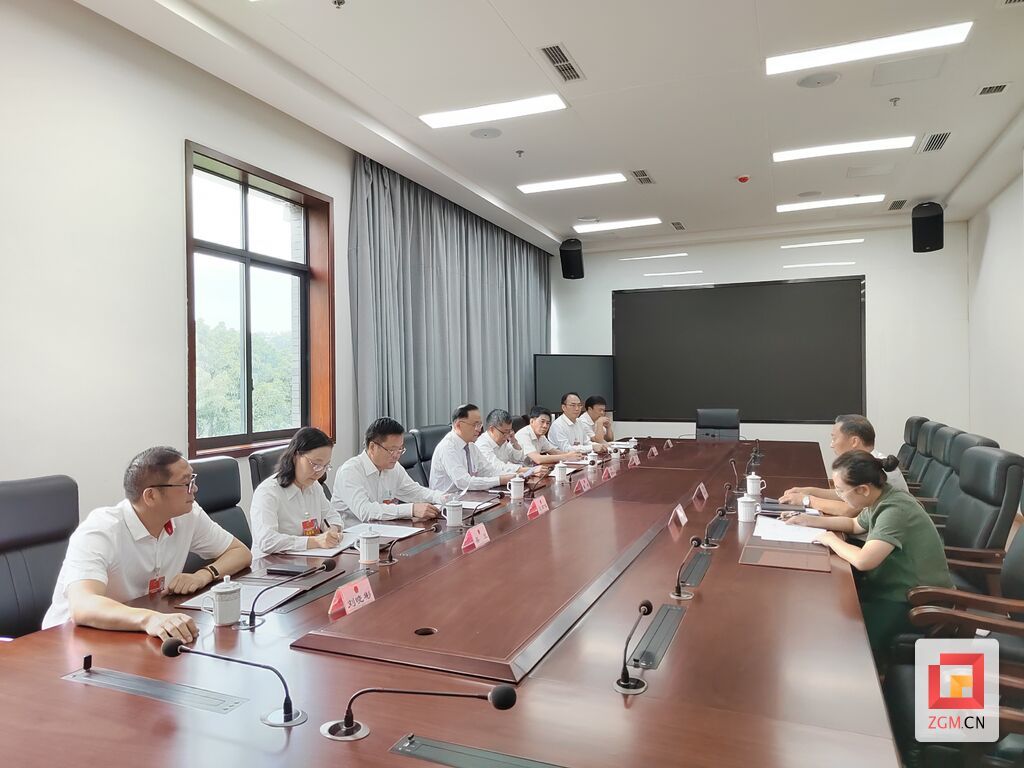 自貢市十八屆人大常委會召開第10次主任會.jpg