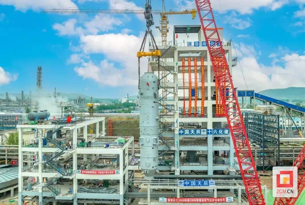 世界首臺套3000噸級OMB粉煤加壓氣化爐.jpg