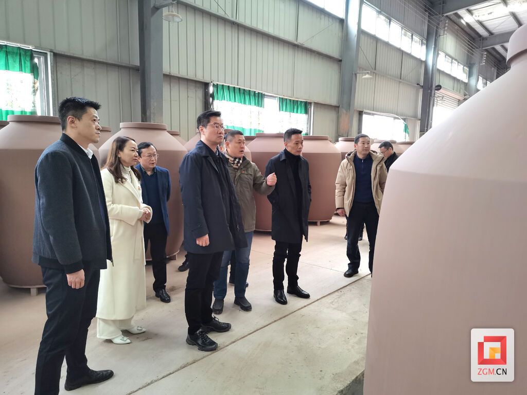 曾洪揚調(diào)研土陶企業(yè) (1).jpg