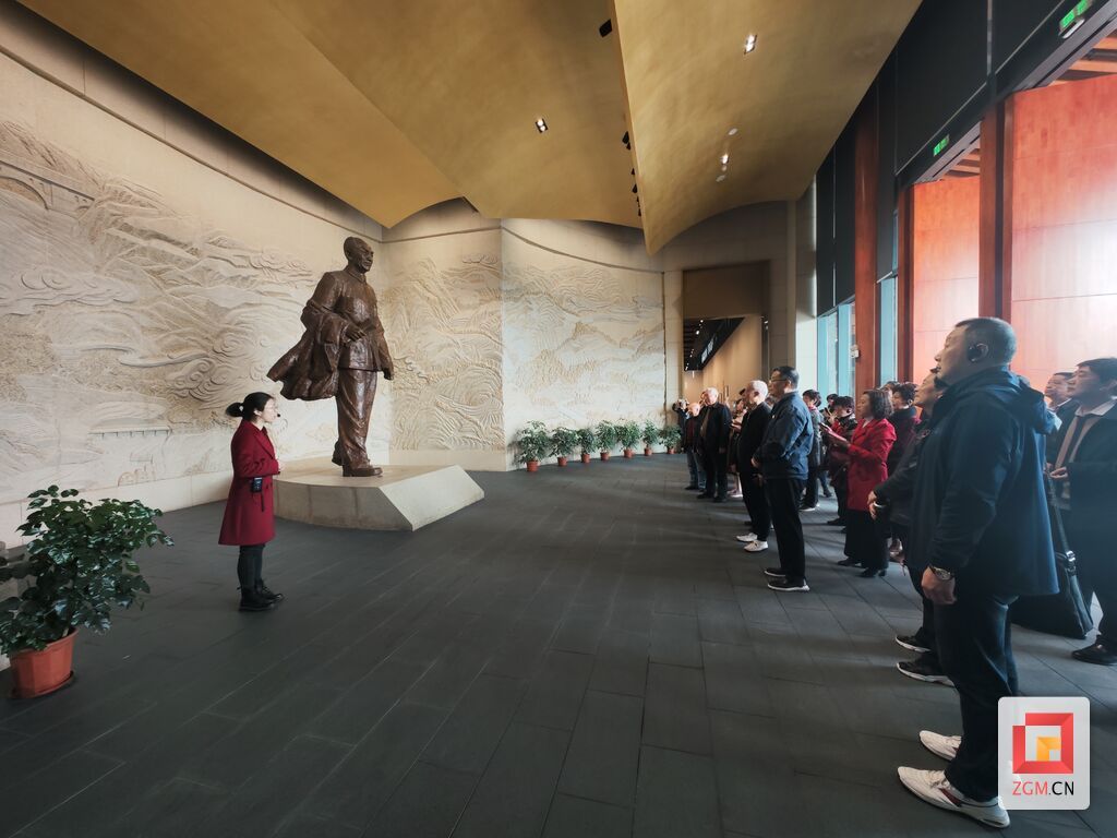 市关工委举办学习二十大精神培训班 参观玉章故居.jpg