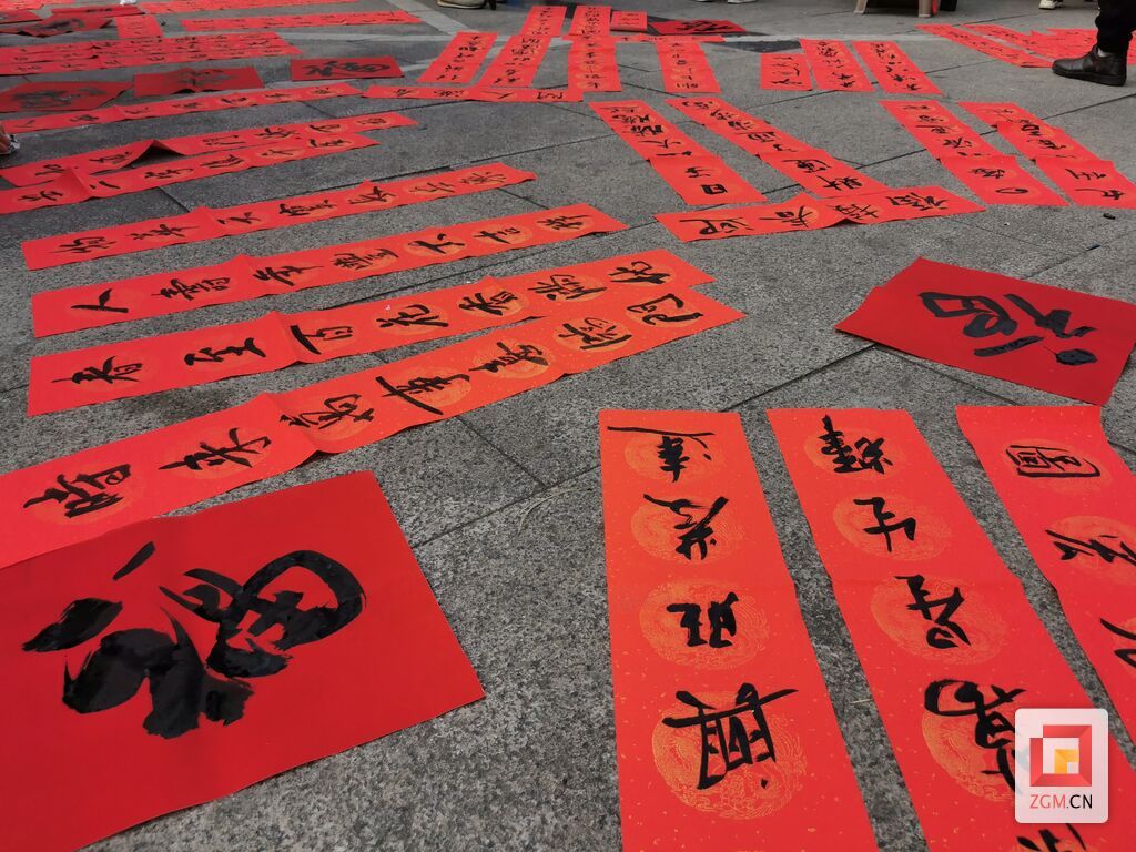 “我們的節(jié)日·春節(jié)”送福進(jìn)萬家——送春聯(lián)送福字活動(dòng)。.jpg