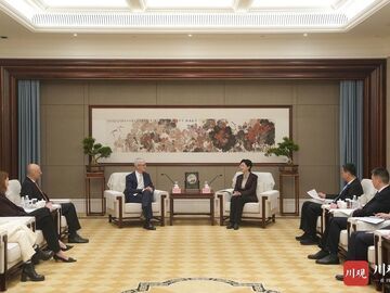 施小琳会见美国苹果公司首席执行官蒂姆·库克