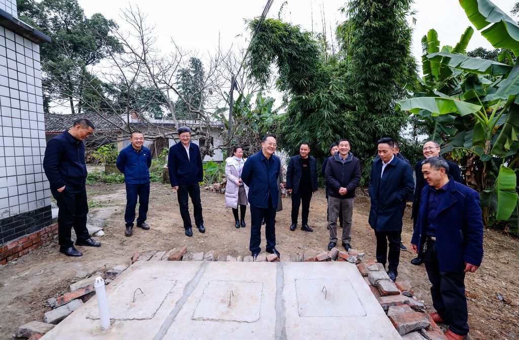 杜和平副主席到達(dá)鐵廠鎮(zhèn)白石鋪村了解基層群眾實(shí)際困難督導(dǎo)“我為群眾辦實(shí)事”項(xiàng)目推進(jìn)情況 (4).jpg