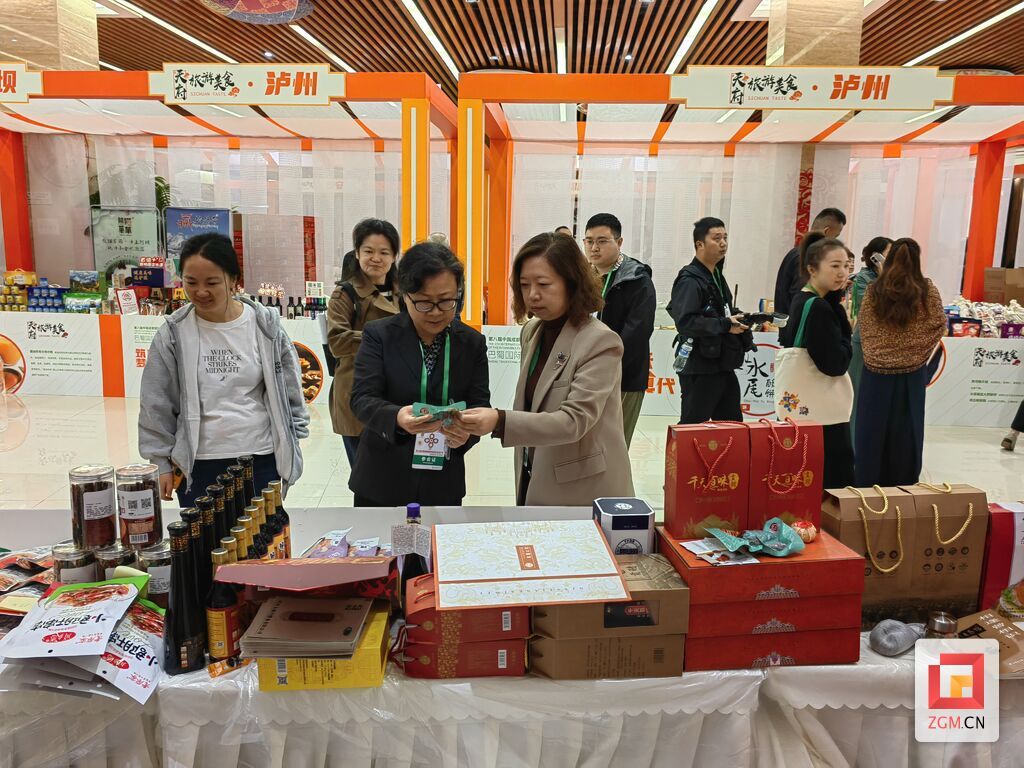 周市長(zhǎng)巡展4.jpg