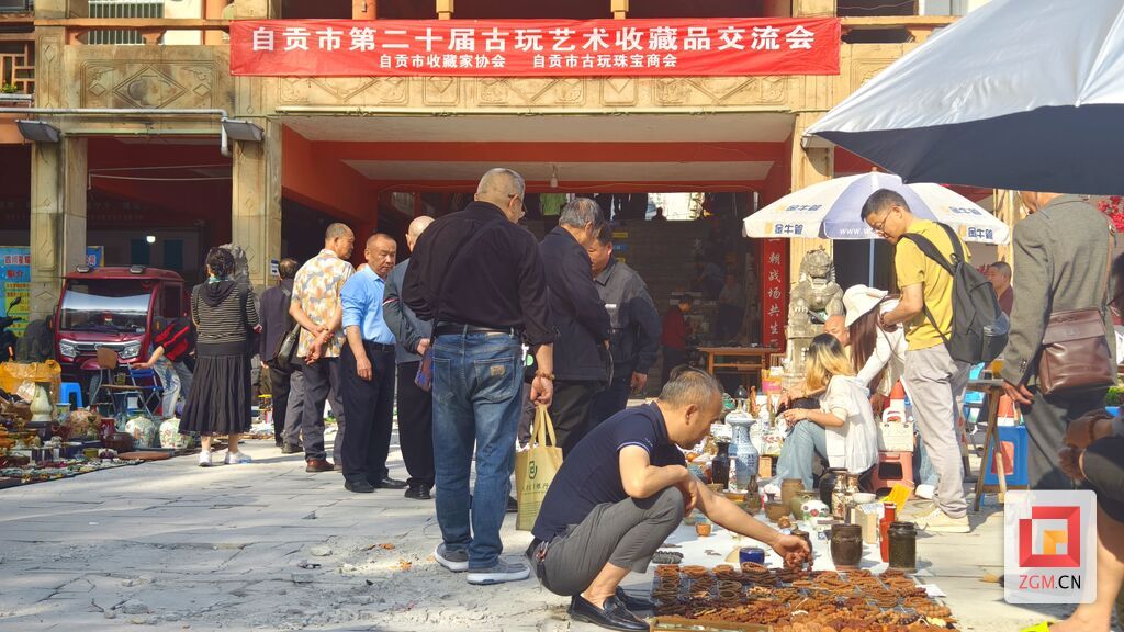 现场人头攒动、氛围浓厚 记者罗祥瑞摄 (2).jpg