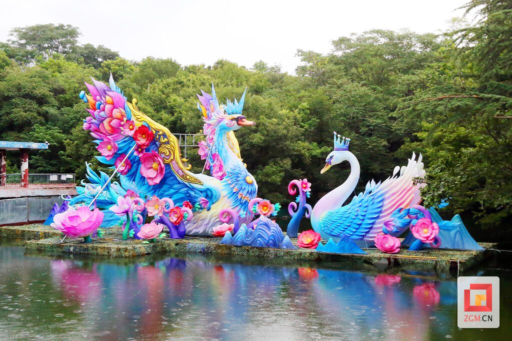 《 幻羽仙鹅》灯组.JPG