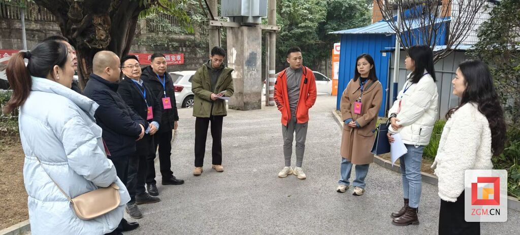 参加代表视察活动.jpg