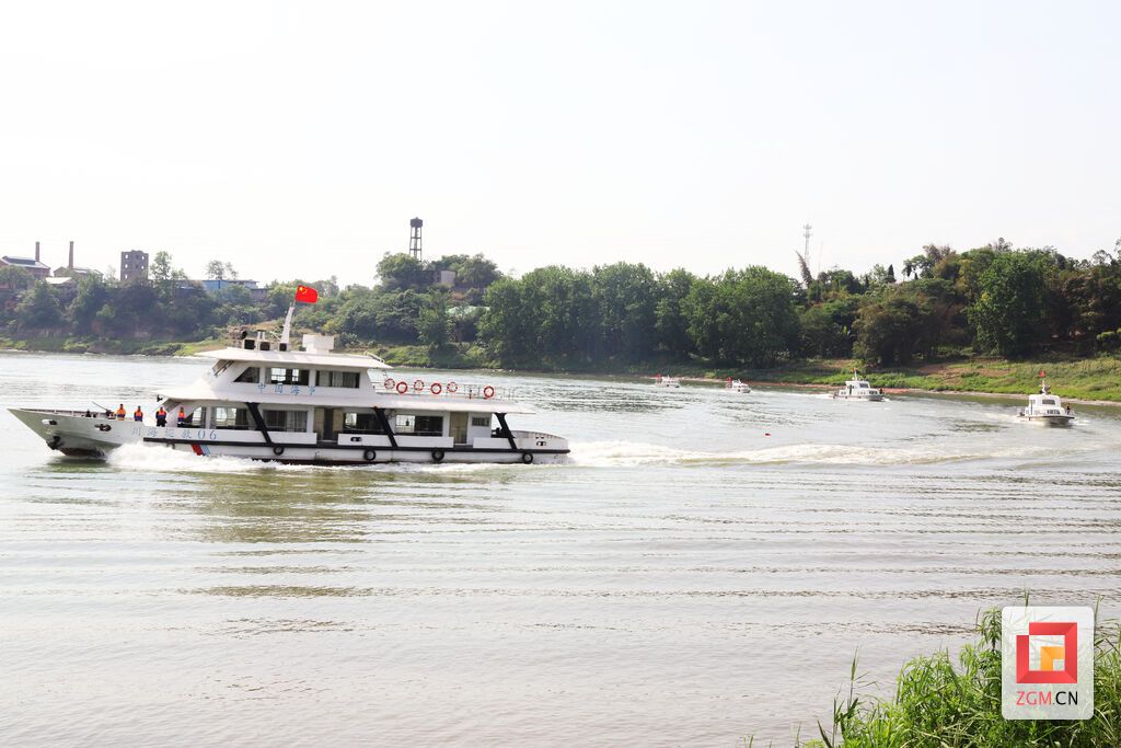 图：海事船舶接受检阅