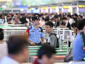 国庆我在岗丨成都东站的“平安底色”