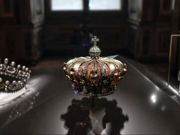 卢浮宫馆长称在劫案中受损的皇冠将修复重展