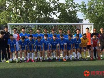 从绿茵少年到基层卫士，德阳小伙超燃的双面人生