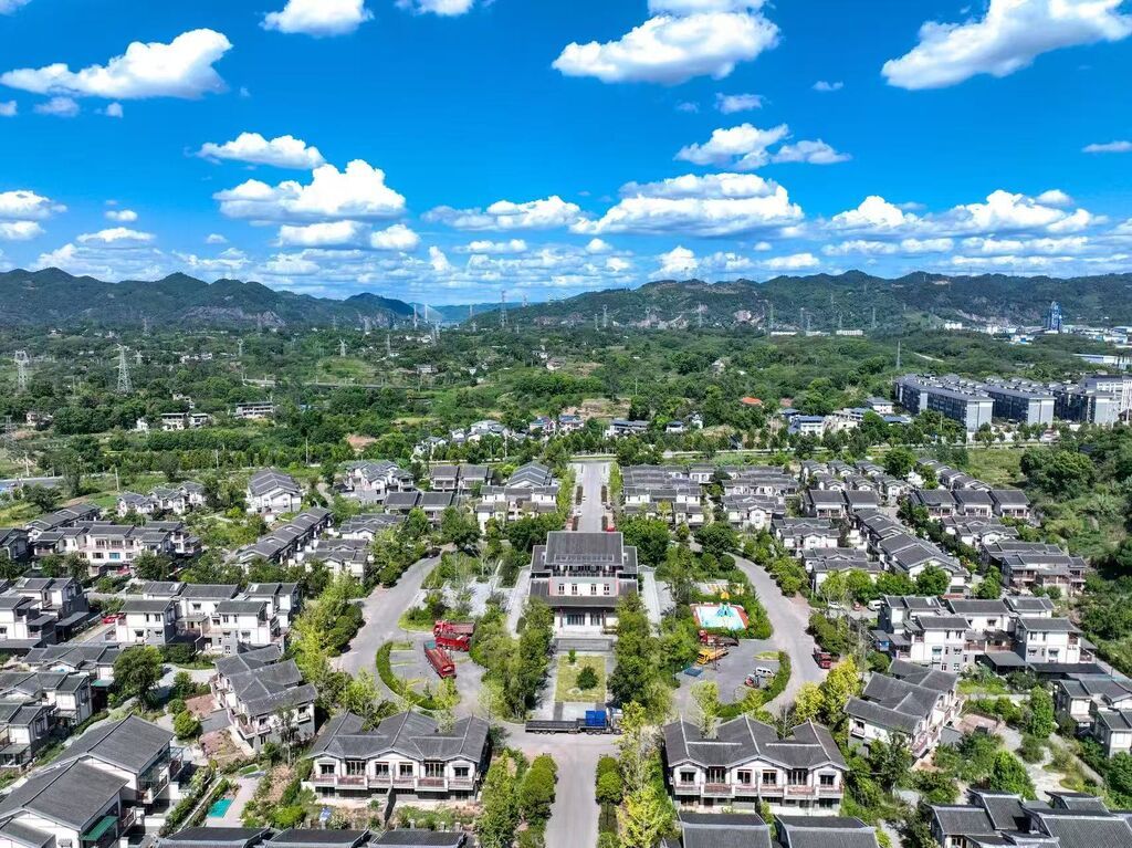英雄湾村.jpg
