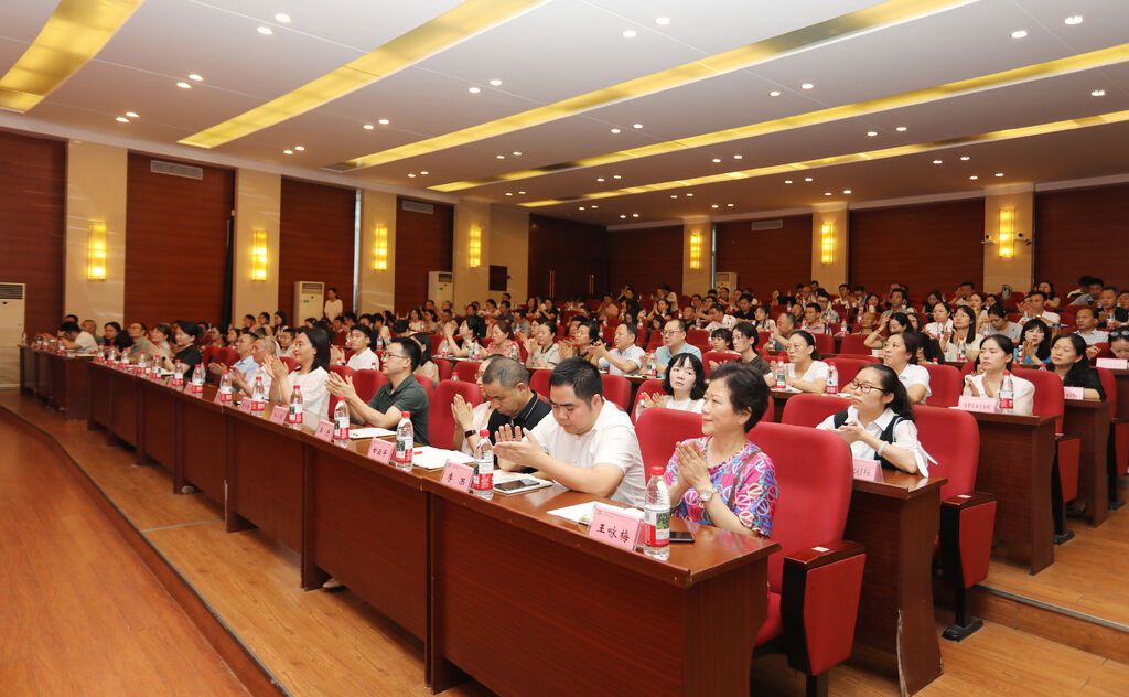 大家认真聆听 记者 罗祥瑞 摄.JPG