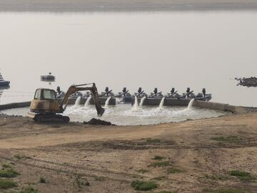 鄱阳湖跌破极枯水位 通江水体面积减九成
