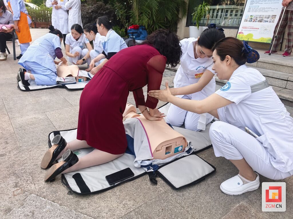 “科普同襄行 智启健康路”科普活动现场8.jpg