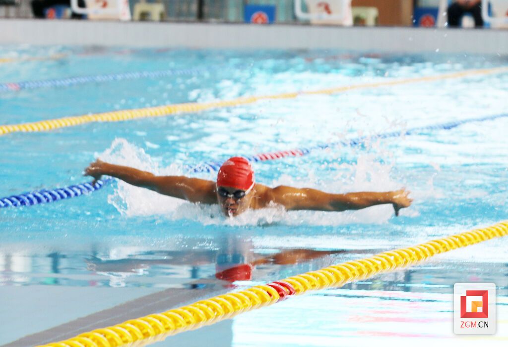 奋力向前 记者 罗祥瑞 摄.jpg