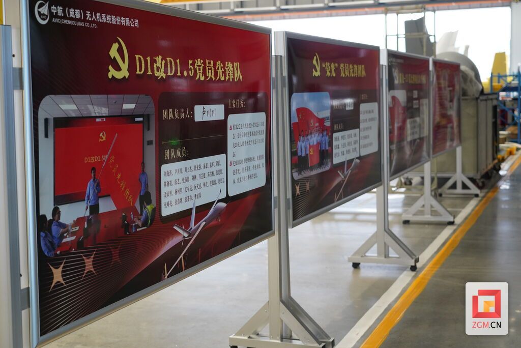 “揭榜挂帅”公示榜成为生产一线靓丽风景.JPG