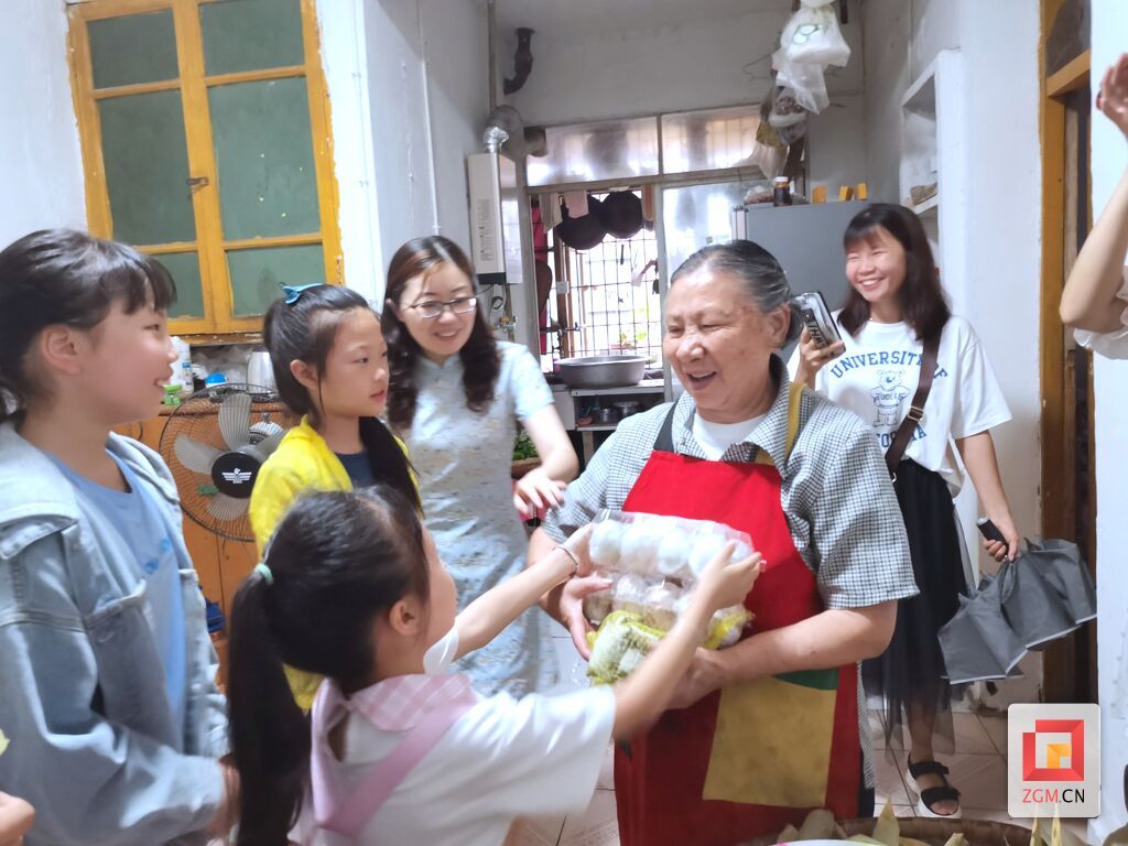 愛心慰問.jpg