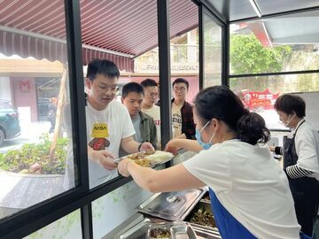 社会万象 | 自贡市首个“青年食堂”在磨子井社区开业