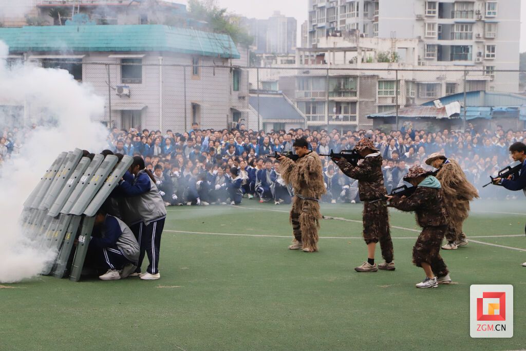 战术演练 记者 陈凡逸 摄.JPG