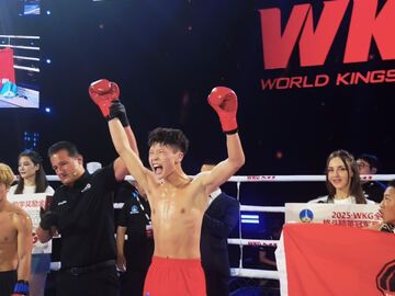 擂台上的乐山少年邓涵文：双冠加身 逐梦UFC擂台