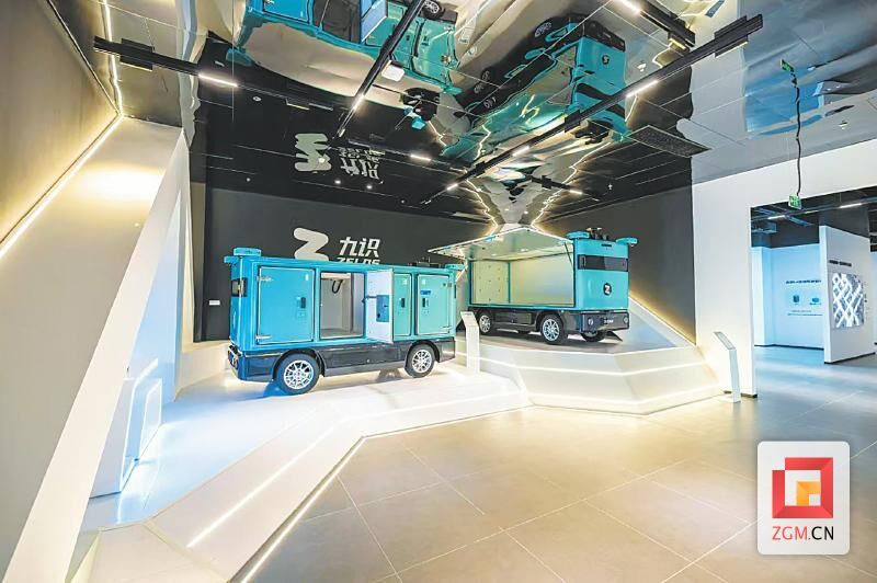 九识智能机器车.jpg