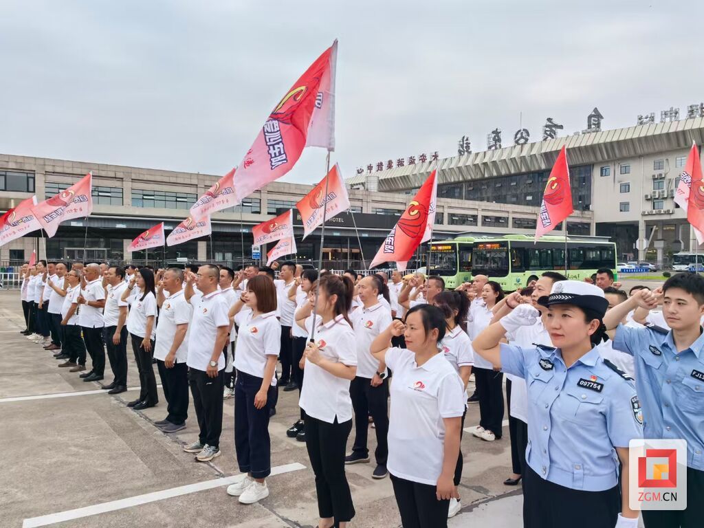 自贡市第14届黄丝带爱心送考启航,自贡九七七爱心公益协会志愿者积极参与.jpg
