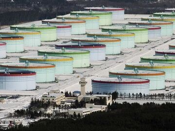 日本政府宣布将于16日开始释放石油储备