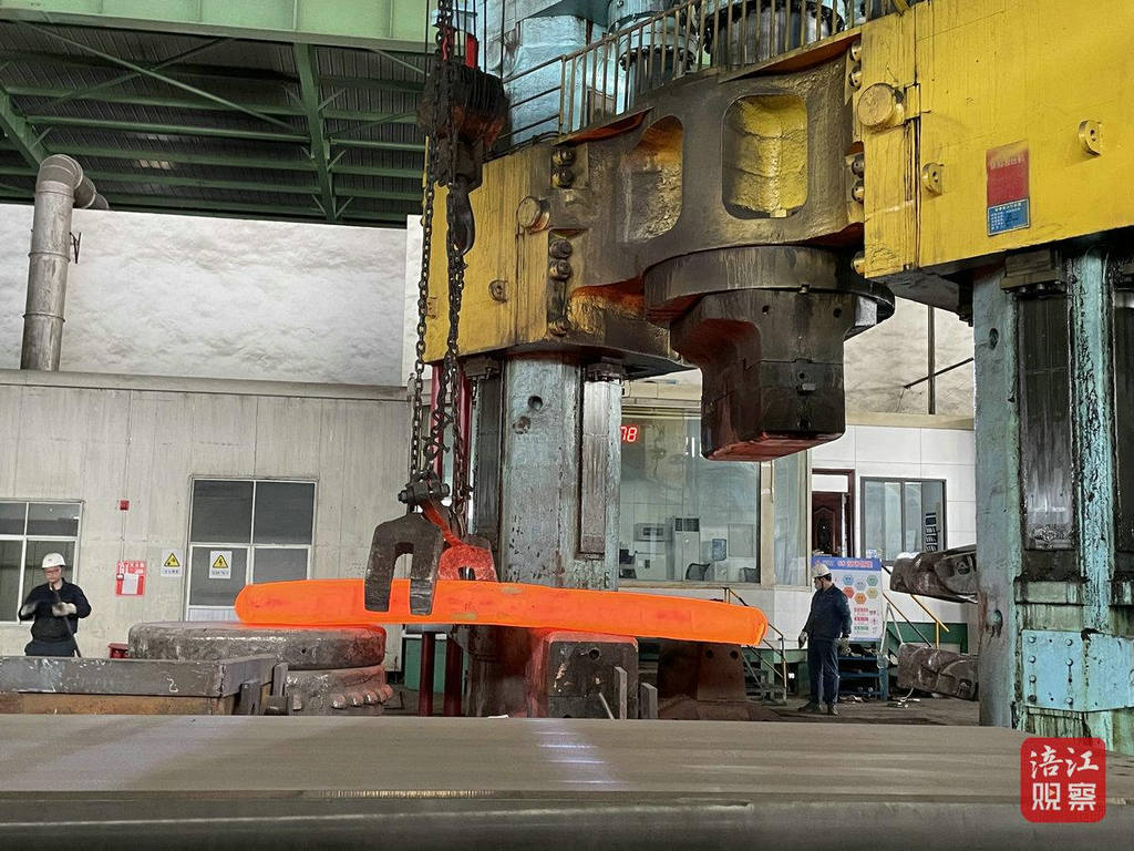 向“新”而行 攀长特1_1.jpg