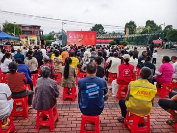 “乐享天府”自贡市文艺惠民公益演出走进三多寨镇八甲村