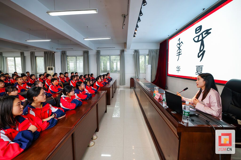 鹽都思政講壇推出中華優(yōu)秀傳統(tǒng)文化專題課  記者 宋姿熠 攝.jpg
