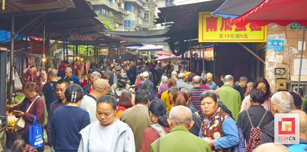郭家坳菜市场人潮涌动记者 罗祥瑞 摄.jpg