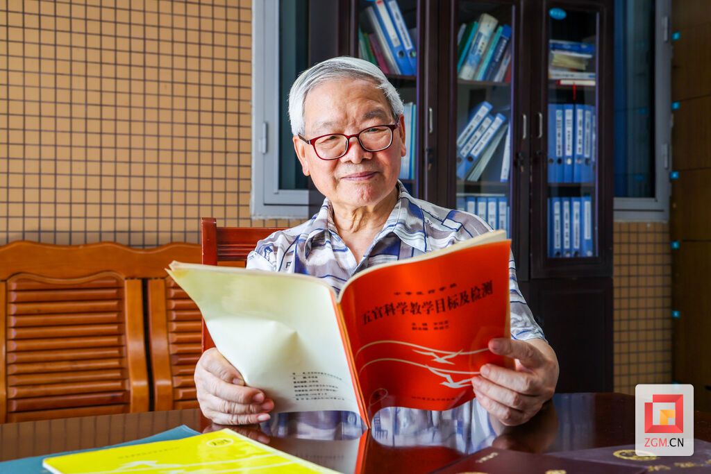 李观富近影 记者 周馨钰摄.JPG
