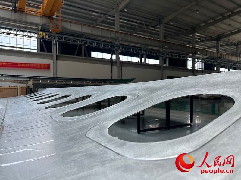 飞机蒙皮。人民网记者 王波摄