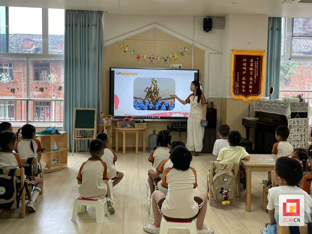 市级机关幼儿园向学生讲述红色故事.png