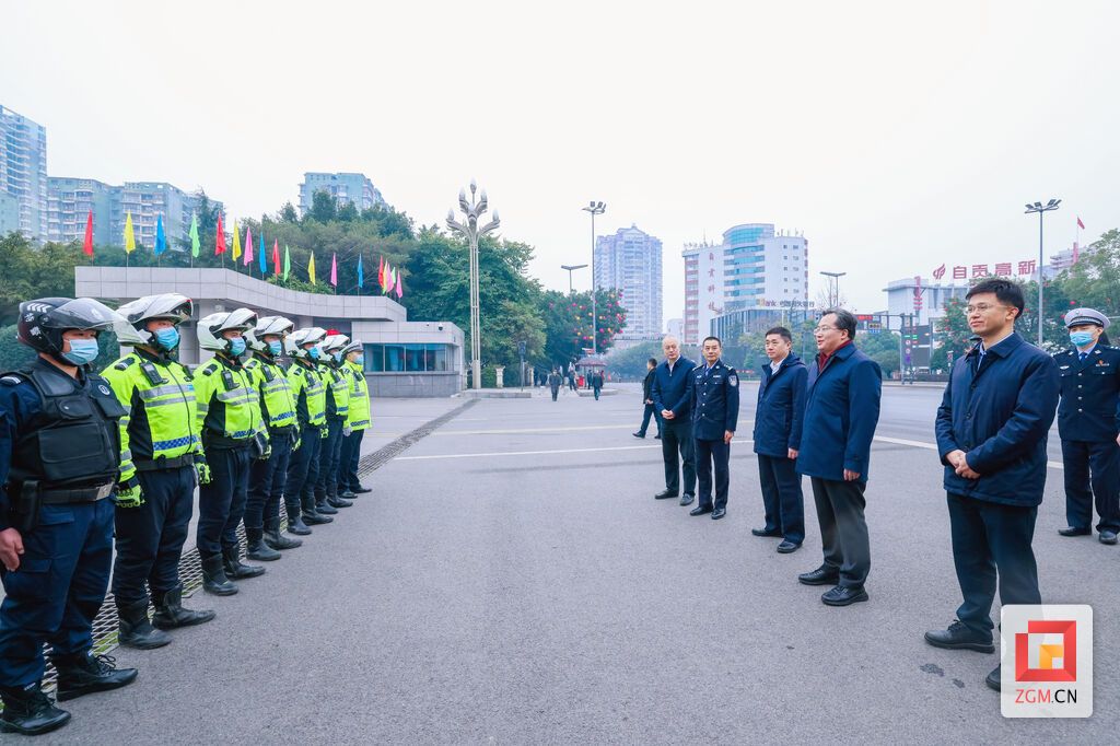 范波看望慰問(wèn)特巡警,、交警.jpg