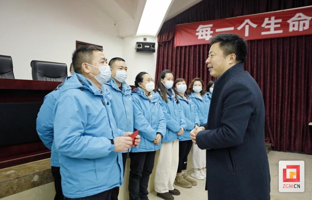 市總工會(huì)領(lǐng)導(dǎo)慰問.jpg