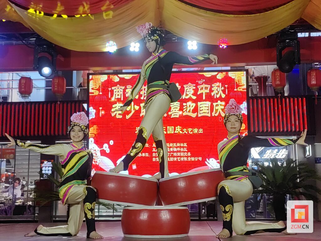 演出現(xiàn)場.jpg