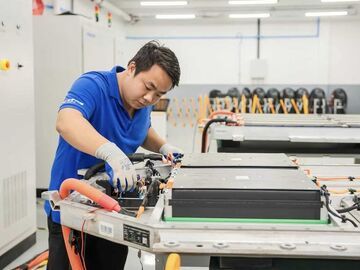 首批新能源汽车进入电池衰减高发期 成都车主可以去哪里修电池？