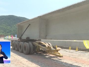 自贡新闻｜战高温筑通途 自泸大件路“沱江桥群”建设提速